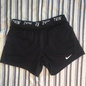 NIKE WOMENS SHORTS